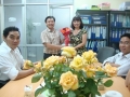 Tân Giám đốc chúc mừng sinh nhật chị Trần Thị Kim Thoa